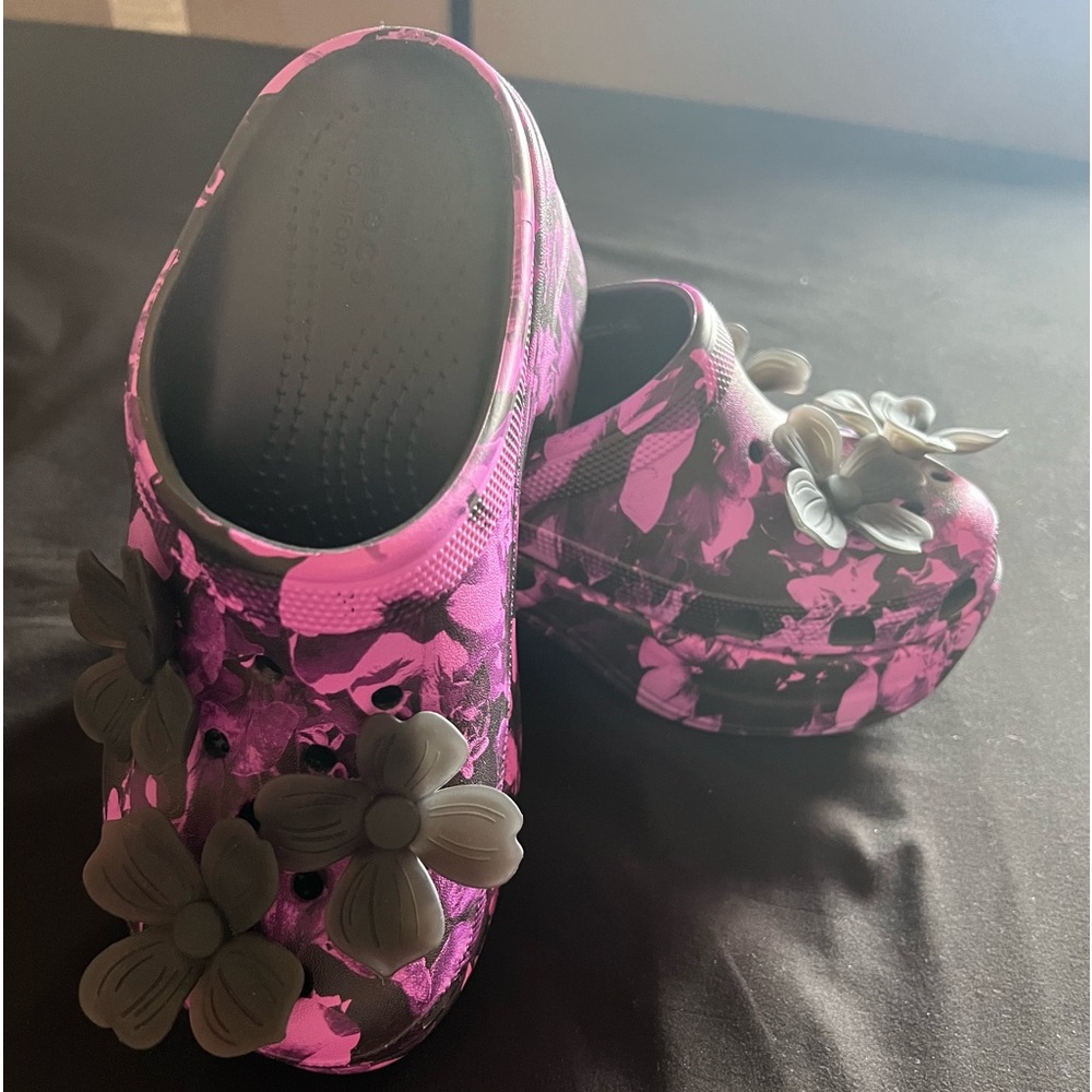 NWOT limited purple/pink flower siren extra height platform crocs